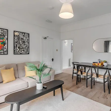 5-bed 3-bath Ideal For Large Groups * Ringland