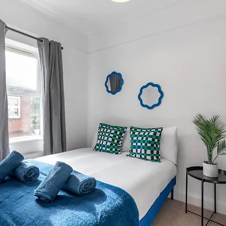 Holiday home 5-bed 3-bath Ideal For Large Groups