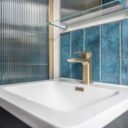 5-bed 3-bath Ideal For Large Groups * Ringland