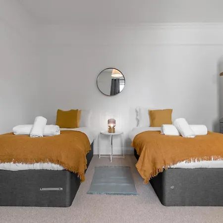 5-bed 3-bath Ideal For Large Groups Holiday home
