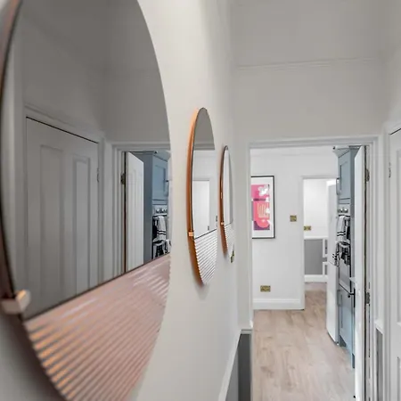 5-bed 3-bath Ideal For Large Groups Holiday home *