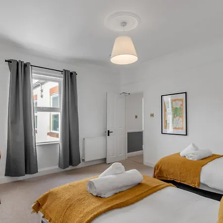 5-bed 3-bath Ideal For Large Groups *