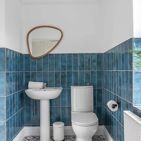 5-bed 3-bath Ideal For Large Groups * Ringland