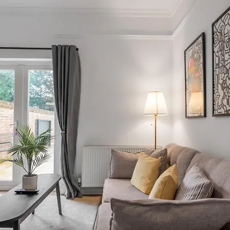 5-bed 3-bath Ideal For Large Groups Holiday home *