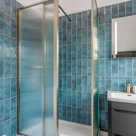 Holiday home 5-bed 3-bath Ideal For Large Groups